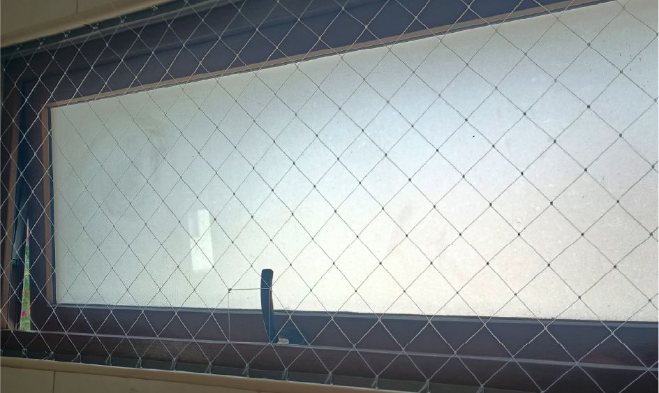 Instalación profesional de mallas de seguridad en ventanas
